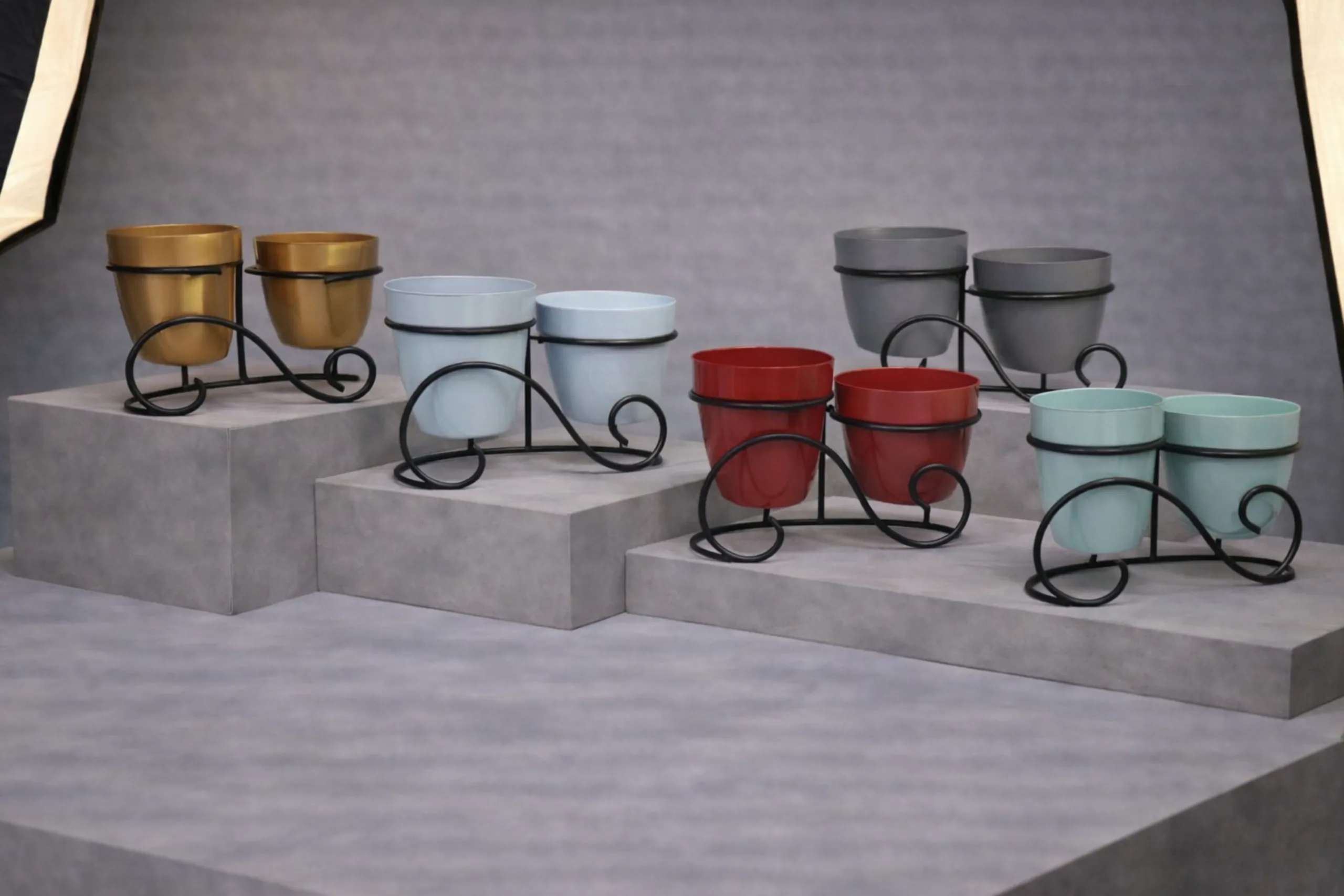 Two Small Pot With Stand